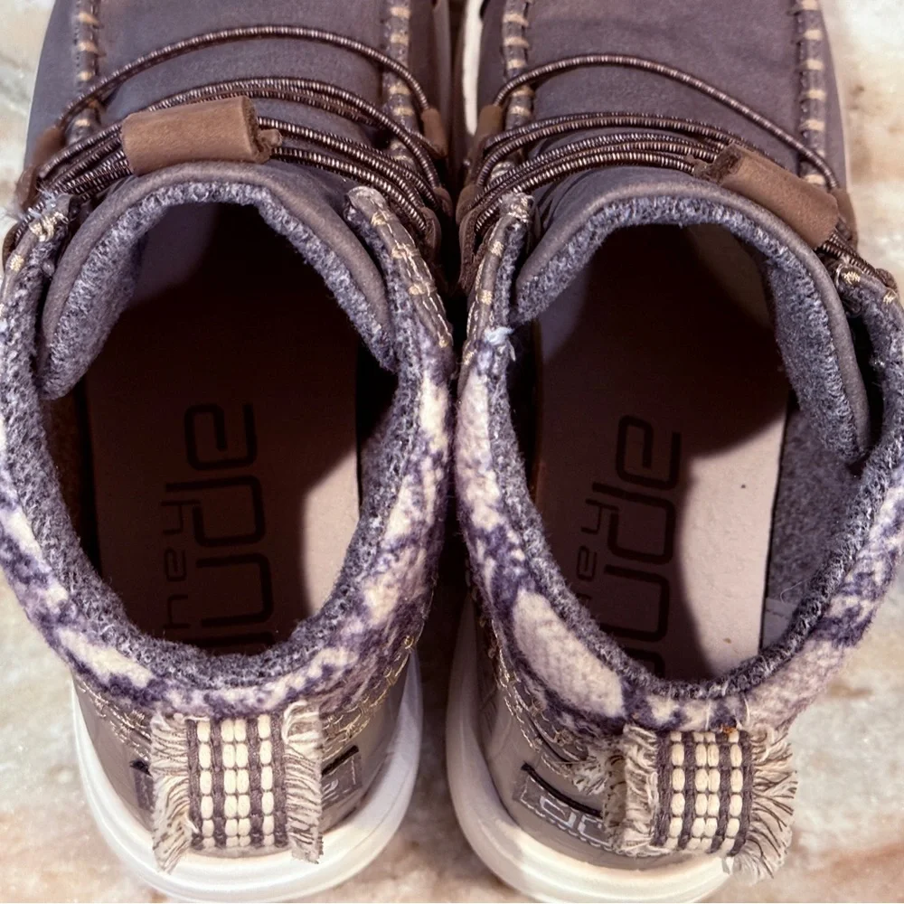 Women’s HEY DUDE Eloise recycled suede leather slip on bootie. Size 6 - Picture 9 of 12